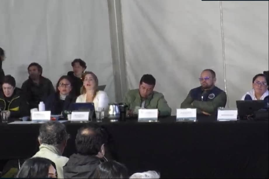 Audiencia en la Finca Los Trujillos, contigua a la Escuela Rural de Santa Helena, kilómetro 6,4 vía principal, vereda Santa Helena del municipio de la Calera, Cundinamarca.