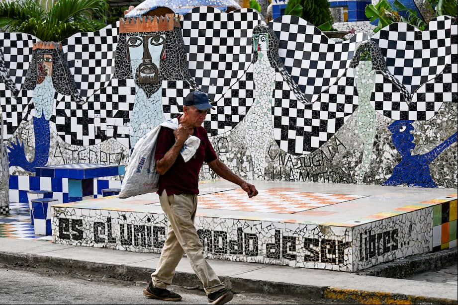 Por doquier, las obras, casas, esculturas están adornadas con un sinfín de detalles.