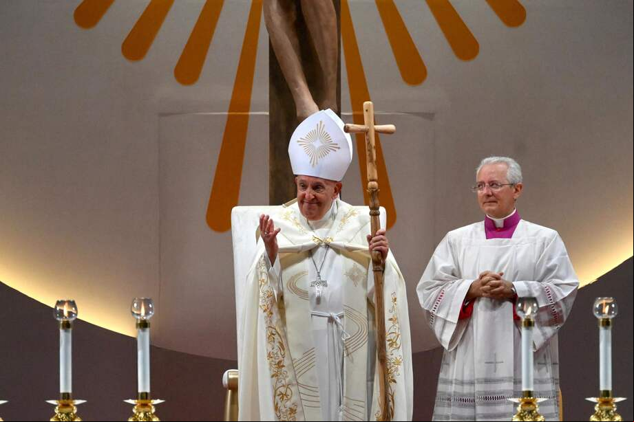 El papa Francisco presidió una misa en el SportsHub, en el Estadio Nacional de Singapur, ante unos 50.000 fieles, algunos procedentes de lugares vecinos, como India, Vietnam, Hong Kong y Birmania.