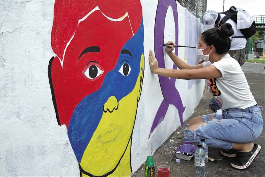 Mural en memoria de los jóvenes muertos en Siloé, barrio popular al oeste de Cali. / Óscar Guesgüán