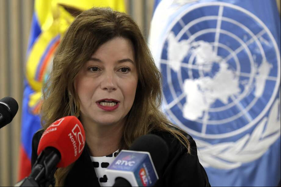 AME6950. BOGOTÁ (COLOMBIA), 08/04/2025.- La representante de ONU Mujeres en Colombia, Bibiana Aido, habla durante una rueda de prensa este martes, en Bogotá (Colombia). Un informe elaborado por ONU Mujeres, el Programa de las Naciones Unidas para el Desarrollo (PNUD) y otros organismos destacó los avances en temas de igualdad entre hombres y mujeres en los partidos de Colombia, pero advirtió que la paridad de género en la política del país aún está lejos de lograrse. EFE/ Carlos Ortega
