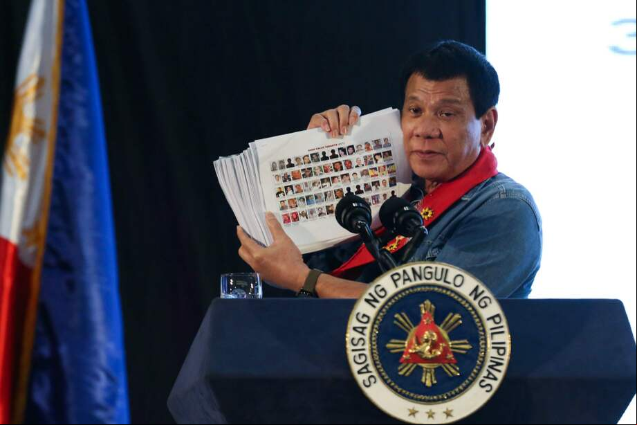 Rodrigo Duterte durante una intervención pública en Dávao. / AFP