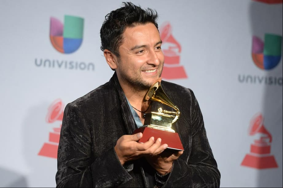 El ganador del GRAMMY Latino Alex Campos estará en Raza de Campeones