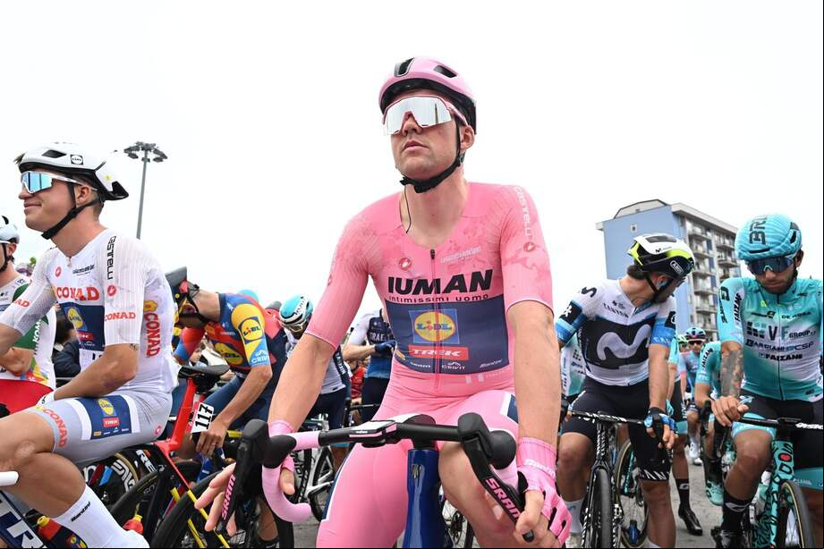 Mads Pedersen lidera la clasificación general del Giro de Italia 2025.