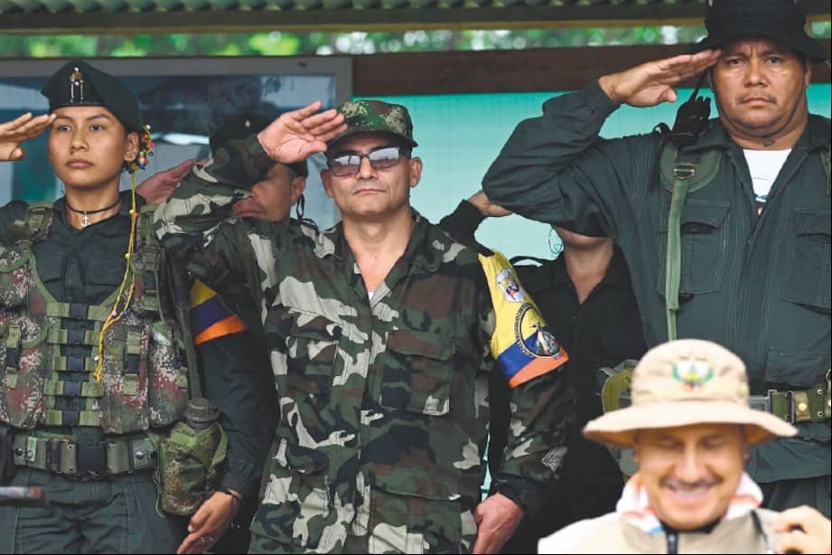 'Iván Mordisco' y otros jefes de la disidencia del Estado Mayor Central de las FARC en el Yarí. / AFP