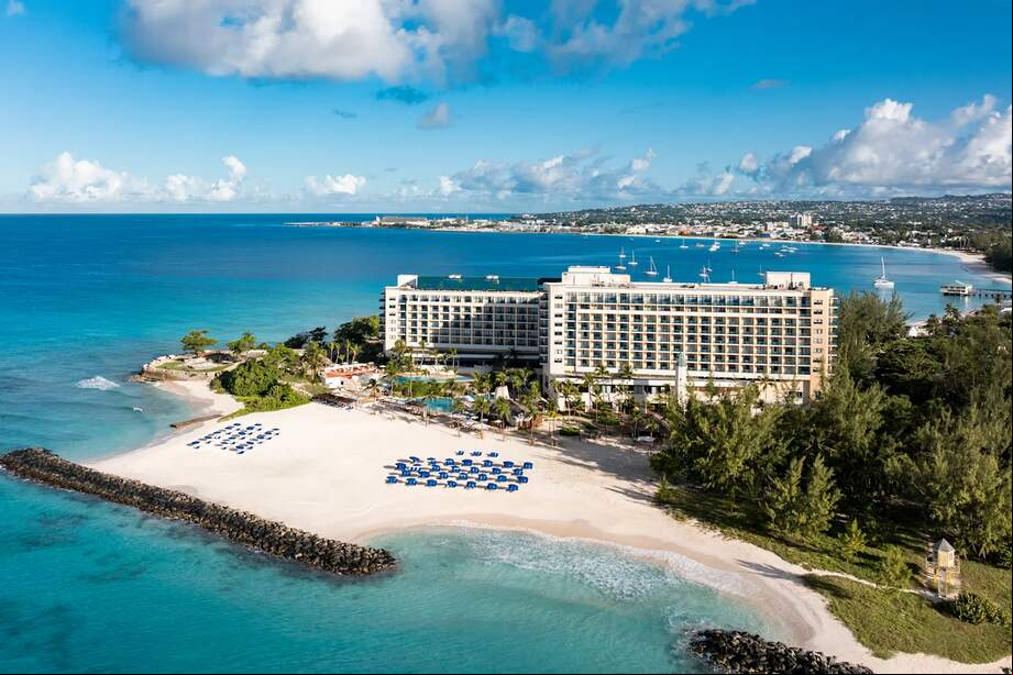 En colaboración con la tienda de buceo local Barbados Blue, en Hilton Barbados Resort los niños pueden tomar clases de introducción al buceo gratuitas a cargo de un profesional PADI.