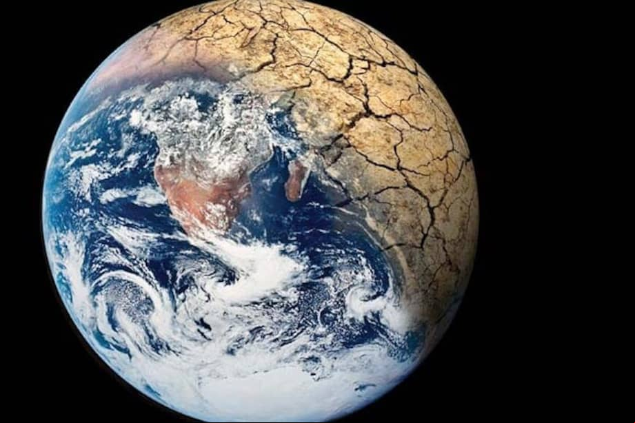 Imagen de referencia del planeta tierra quedándose desértico por un lado.