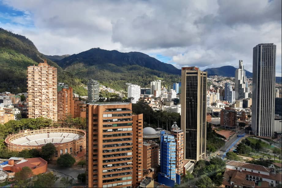 La Veeduría vigila que los presupuestos, planes y programas del Distrito y de las localidades se elaboren y se ejecuten de conformidad con las disposiciones vigentes.