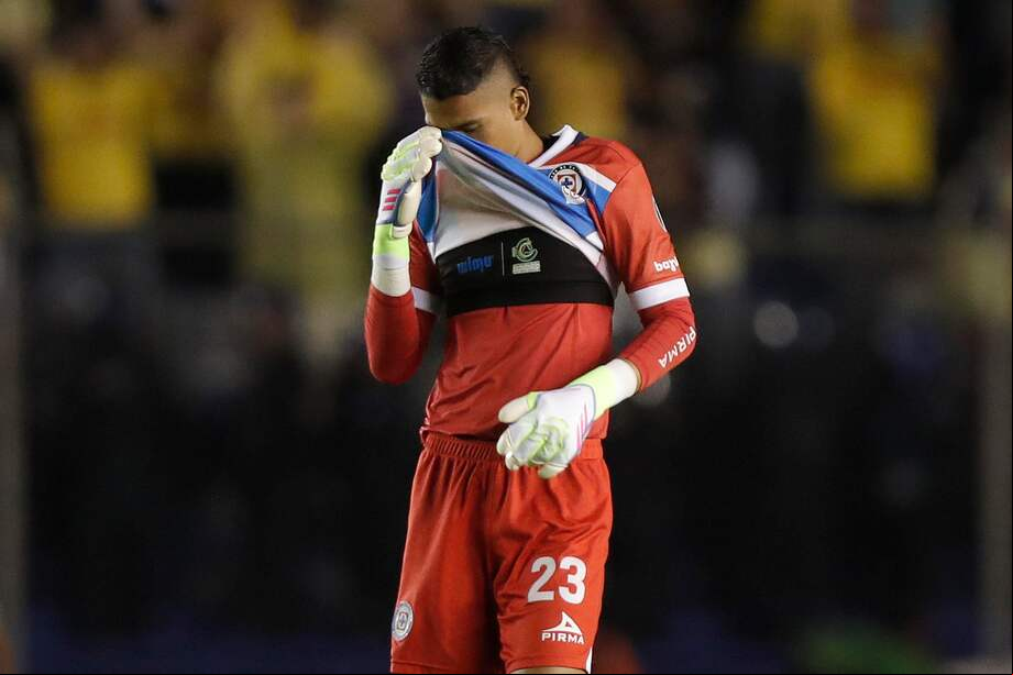 El guardameta colombiano está en el centro de las críticas tras una falla en la semifinal, que dio pie a la remontada de América de México.